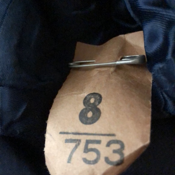 1950 maroon pattern smoking jacket w/black collar, cuff ,belt. No label or size - Picture 9 of 10